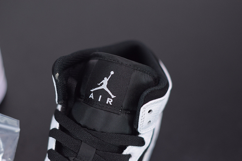 air jordan 1 mid white black 554725-113