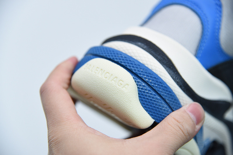 bc triple s trainer 536737 w09oh 1007