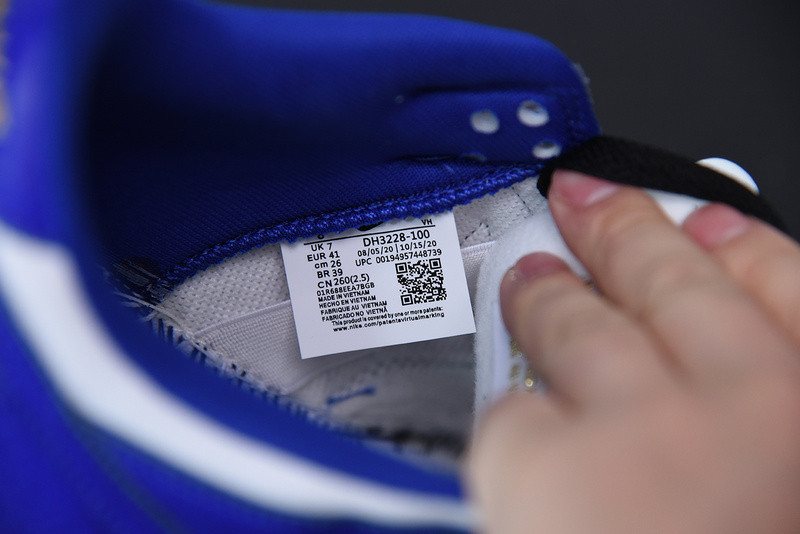 S*p*e x nike sb dunk low white/metallic gold-hyper blue dh3228-100