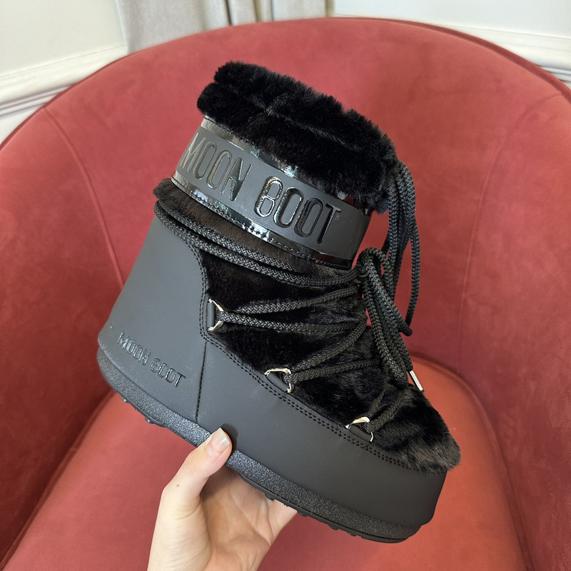 mOON bOOT