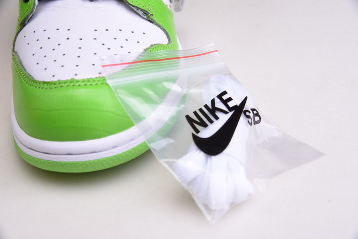 S*p*e x nike sb dunk low white/metallic gold-green dh3228-101